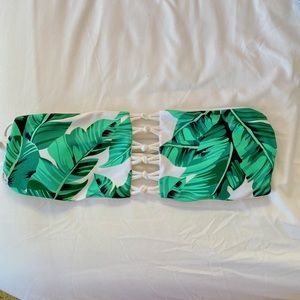 Green leafy strapless bikini top